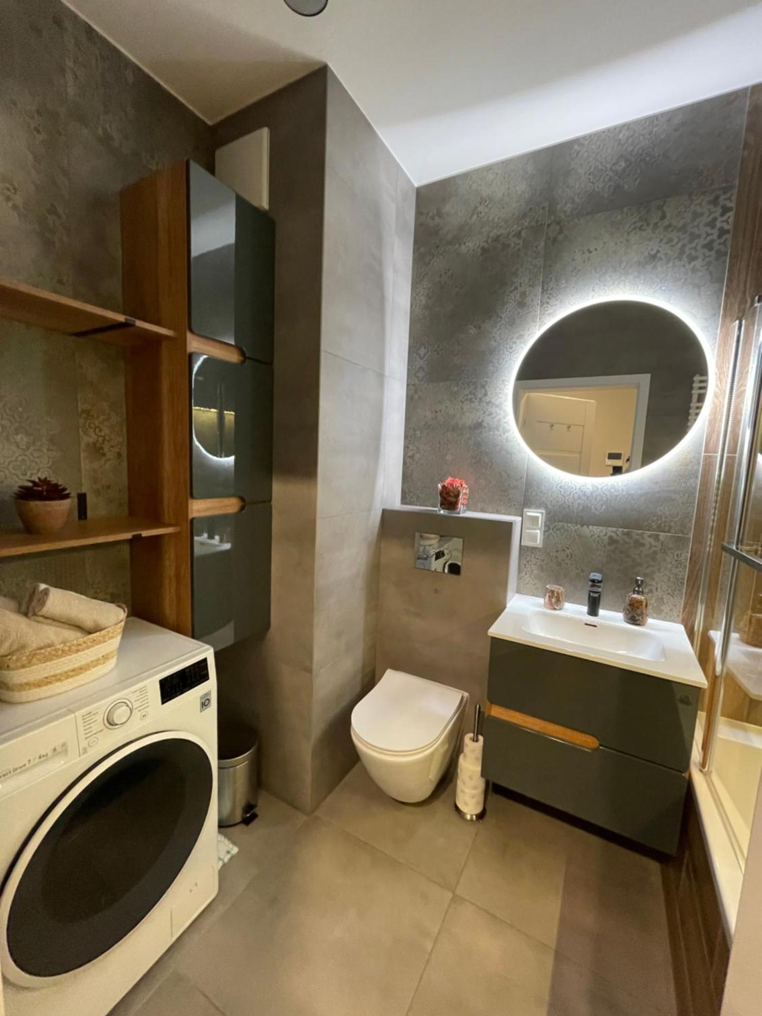 Essence Lux Apartment, Free Parking, Self Check-In 24H Poznan Bagian luar foto
