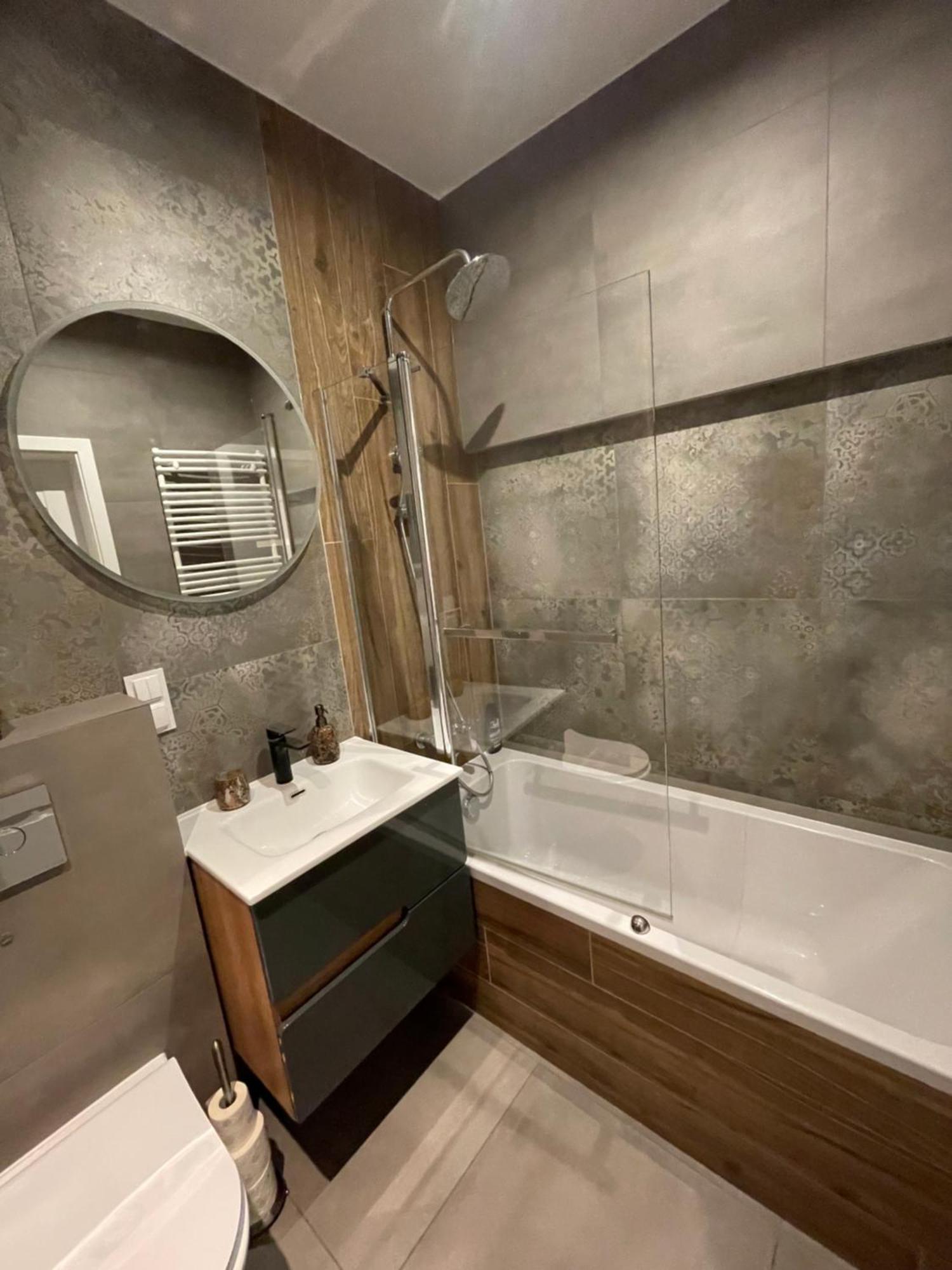 Essence Lux Apartment, Free Parking, Self Check-In 24H Poznan Bagian luar foto