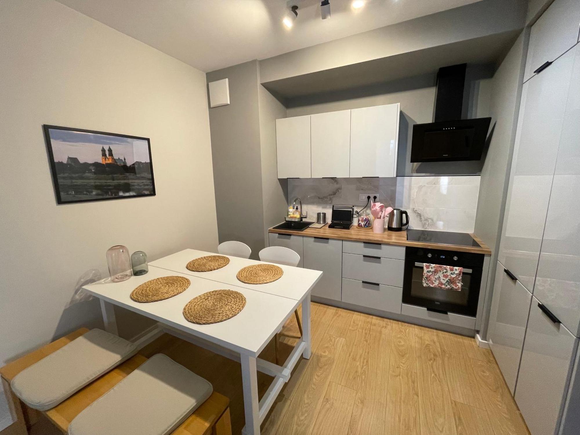 Essence Lux Apartment, Free Parking, Self Check-In 24H Poznan Bagian luar foto